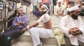 muslim clerics, train attack, muslims attacked in train, muslim cleric beaten, muslim cleric thrown out of train, uttar pradesh, shamli