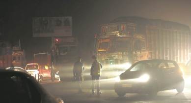 delhi pollution, truck entry in delhi, smog, indian express