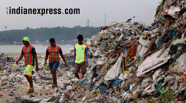 versova beach, mumbai beach clean up,