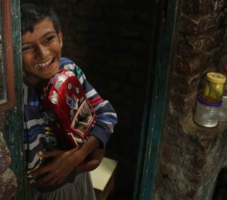 Viraj and Anjali play with younger brother 
EXpress Photo by Amit Chakravarty 28-10-17, Mumbai