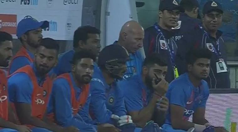 virat kohli, kohli, icc, kohli walkie talkie, india vs new zealand, feroz shah kotla, walkie talkie, cricket, sports news, indian express
