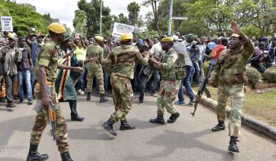 Party set to sack President Robert Mugabe, as protesters march on his residence: Sources