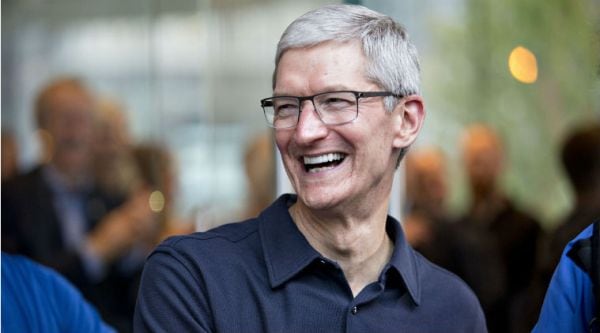 Apple, Apple CEO, Tim Cook, Tim Cook earnings 2017, Tim Cook profit 2017, Apple profits, Apple shares, Apple profits 2017, Tim Cook bonus