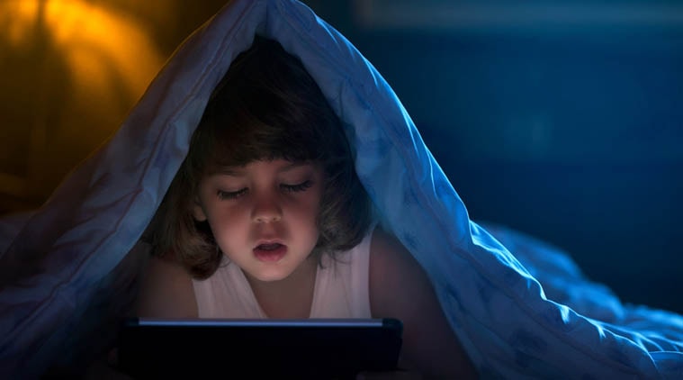 bedtime smartphone usage, kids smartphone use, Penn State College of Medicine, body mass index, smartphone addiction, unhealthy smartphone usage, obesity in kids, smartphone usage BMI, cellphone usage weight gain