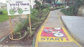 In December 2017, under its initiative for eco-friendly development and to encourage cycling enthusiasts, the BMC along with the Mumbai Police had started a cycling track of about 4 km from Nariman Point to Girgaum Chowpatty