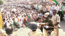 Farmer protests, farm loan waiver, farmer loans, Maharashtra farmers, agriculture loan, agricultural loan waiver, maharashtra farmers protests, maharashtra government, why are maharashtra farmers protesting, Indian express explained