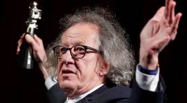 Geoffrey Rush denies inappropriate behaviour at theatre