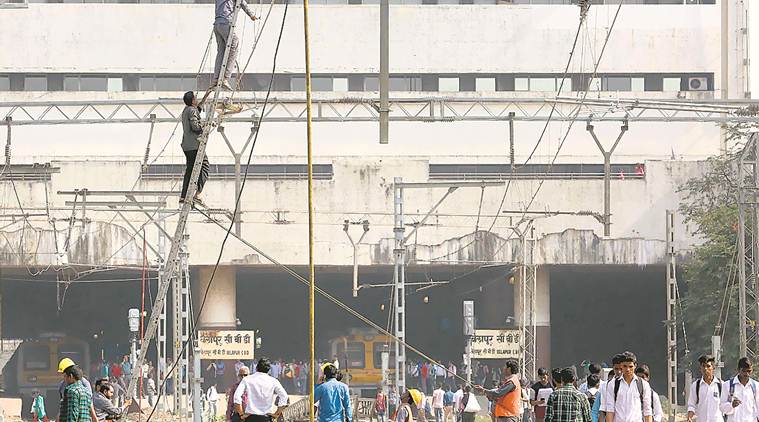 Central Railway, Harbour line, technical glitches on mumbai ac, vashi, panvel, indian express, devendra fadnavis, mumbai metro commuters