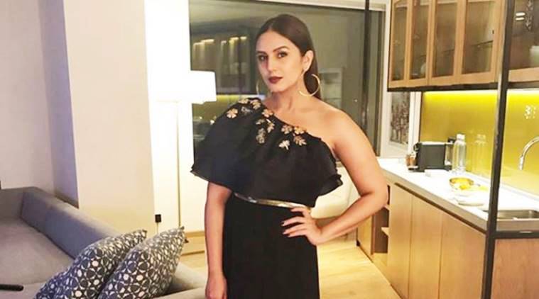 Huma Qureshi, Huma Qureshi in black, Huma Qureshi gown, Huma Qureshi fashion, Huma Qureshi style, Huma Qureshi latest news, Huma Qureshi latest photos, Huma Qureshi images, Huma Qureshi pictures, Huma Qureshi updates, celeb fashion, bollywood fashion, indian express, indian express news