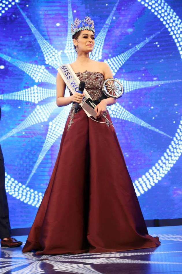 Manushi Chhillar, Virat Kohli, Arun Jaitley, Rajkummar Rao, Adar Poonawalla, Ravi Shastri, Kidambi Srikanth, CNN IBN Indian of the Year Awards 2017, Indian of the Year Awards 2017, Mnaushi Chhillar at Indian of the Year Awards, Virat Kohli at Indian of the Year Award, Manushi Chhillar news, Manushi Chhillar latest news, Manushi Chhillar photos, Manushi Chhillar latest photos, Manushi Chhillar pictures, Manushi Chhillar latest pictures, Manushi Chhillar fashion, Manushi Chhillar style, Manushi Chhillar in gown, Manushi Chhillar in Monisha Jaisingh, celeb fashion, bollywood fashion, celeb news, Bollywood news, indian express, indian express news