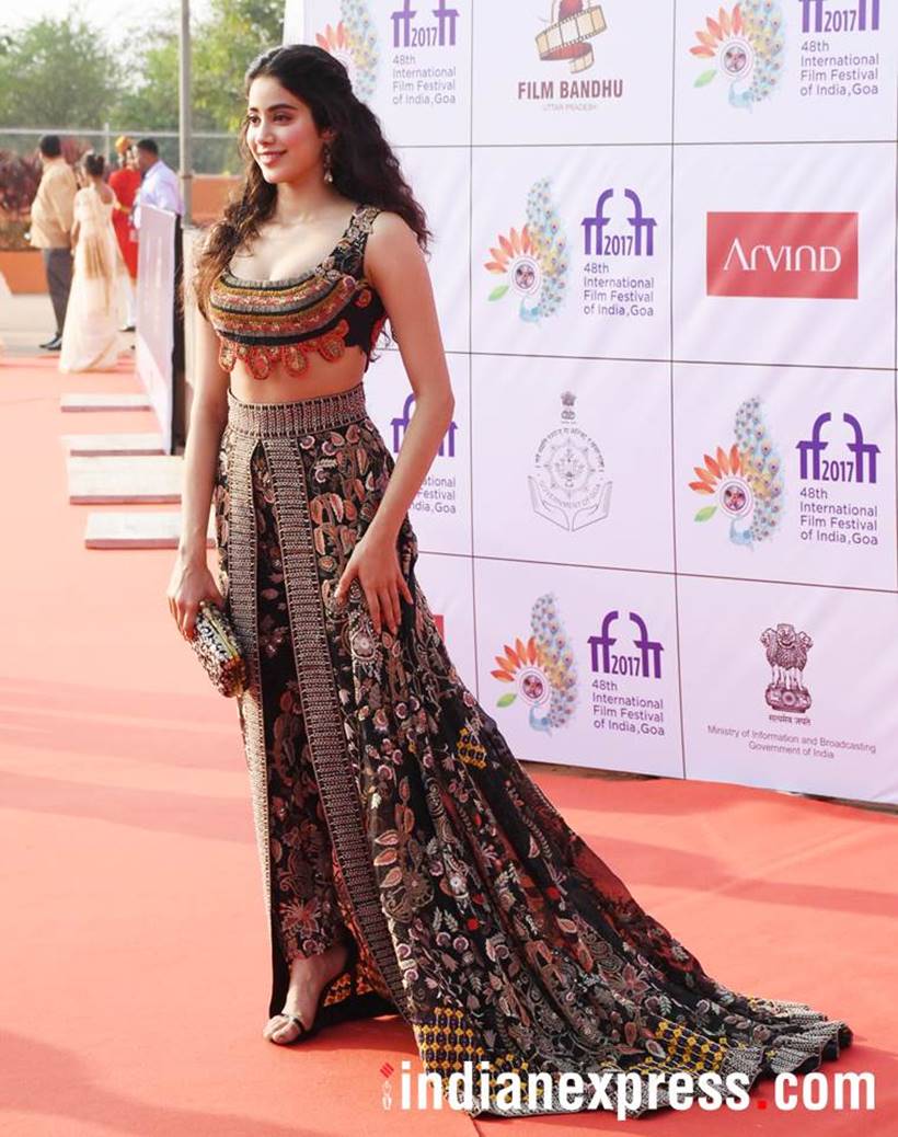 Janhvi Kapoor, Janhvi Kapoor latest photos, Janhvi Kapoor fashion, Sara Ali Khan, Sara Ali Khan latest photos, Sara Ali Khan fashion.