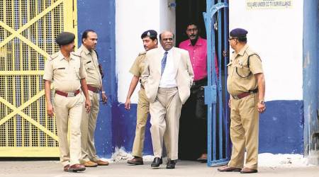 Justice C S Karnan walks out of Presidency Jail in Kolkata