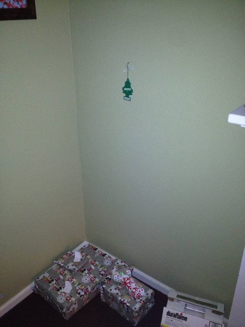 christmas, christmas decoration, lazy christmas decoration, bad christmas decoration, worst christmas decoration, merry christmas, funny christmas decoration, christmas tree photos, christmas decoration photo
