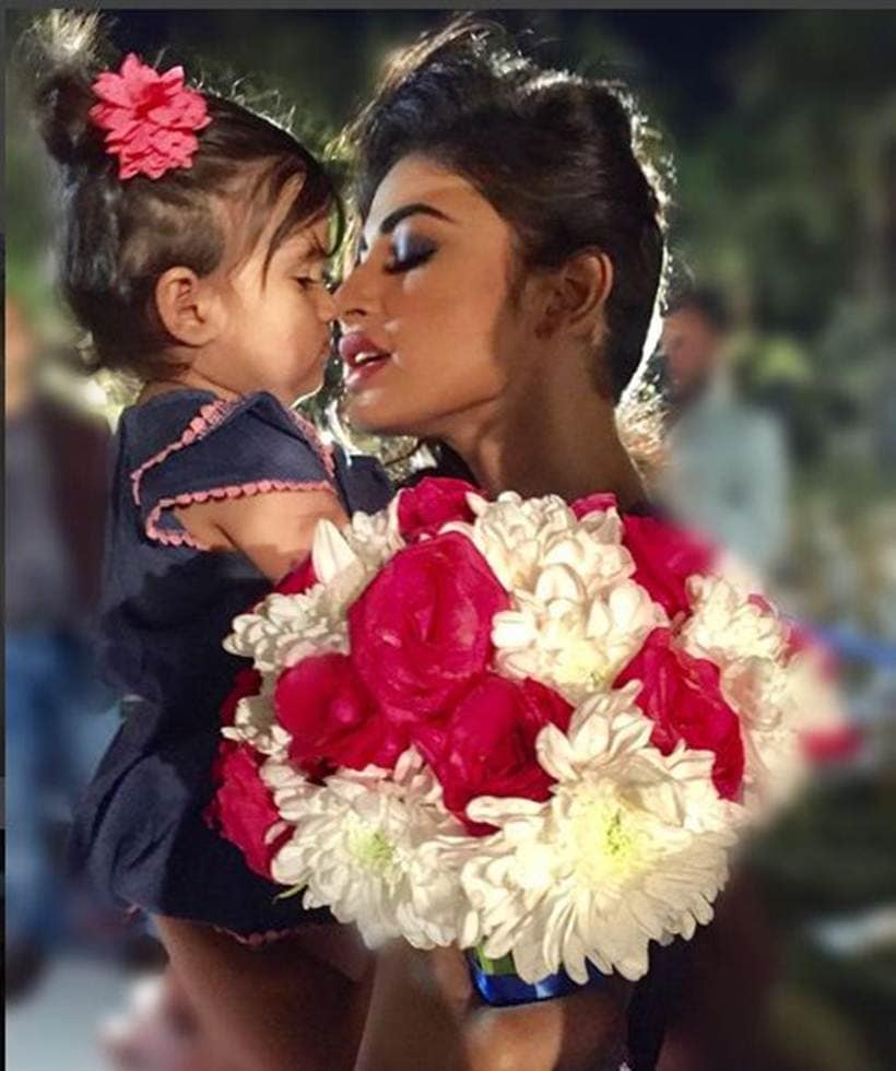 mouni roy, mouni roy aashka goradia wedding, aashka white wedding photos