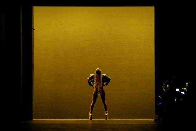 Fashion pictures of the Year, Fashion pictures of the Year 2017, pictures of the year fashion, Kendall Jenner, Bella Hadid, Cara Delvingne, Naomi Campbell, Cindy Crawford, Carla Bruni, Claudia Schiffer, Helena Christensen, Versace, Gianni Versace, Fashion Week Australia, Versace Spring/Summer 2018 show, Christian Dior's Haute Couture Spring-Summer 2017, Halima Aden, Sao Paulo Fashion Week, Marc Jacobs SS 2018, Karl Lagerfeld, Chanel, Paris Fashion Week, Michael Kors Spring/Summer 2018 collection, The Blonds Spring/Summer 2018 collection, Christian Siriano Spring/Summer 2018 collection, Paula Knorr, Emilio Pucci's Autumn/Winter 2017, Ukrainian Fashion Week , Vonn Jensen, London Fashion Week Men's 2017, Vivienne Westwood, Dolce and Gabbana Spring/Summer 2018 show, Prada, celeb fashion, indian express, indian express news