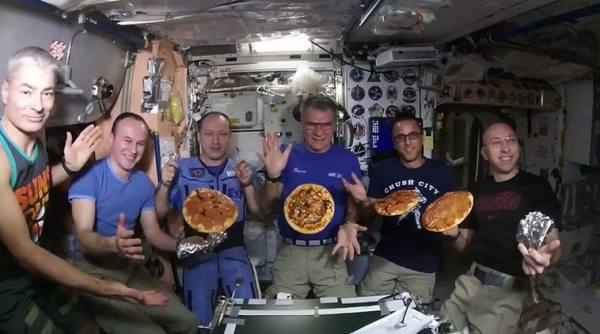 pizza, nasa, international space station, pizza party at iss, iss pizza party, astronaut pizza party, viral video, indian express, pizza in space