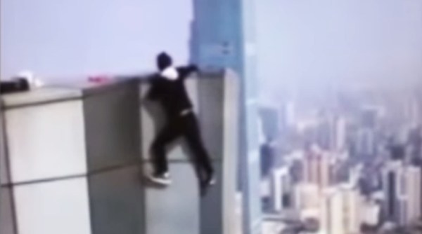 chinese stunt man falls and dies, stunt man slips and falls, falling off video, video of stunt man falling, Indian express, Indian express news