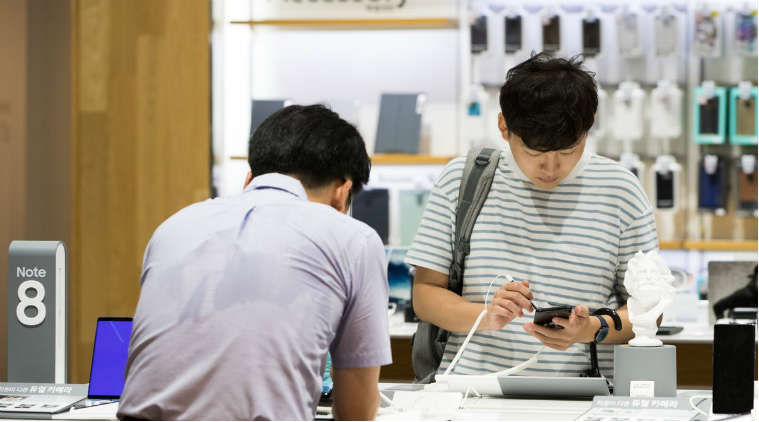 Samsung is said to plan February S9 reveal on heels of iPhone X