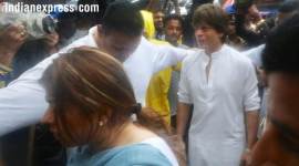 shah rukh khan at shashi kapoor's funeral