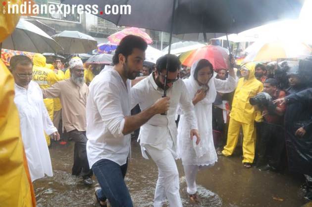 saif ali khan and ranbir kapoor at shashi kapoor funeral