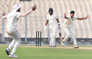 Vidarbha beat Karnataka by 5 runs to make way to the finals.
