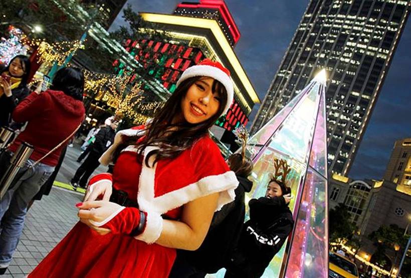 christmas, merry chirstmas, christmas 2017, christmas lights, christmas trees, christmas celebrations, christmas preparations, christmas lightings, christmas photos, christmas images, lifestyle news, winter festival, indian express