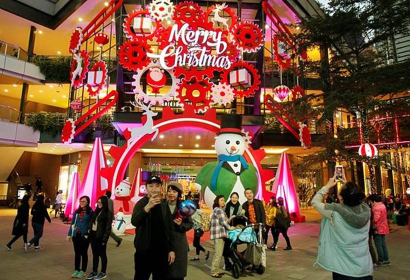 christmas, merry chirstmas, christmas 2017, christmas lights, christmas trees, christmas celebrations, christmas preparations, christmas lightings, christmas photos, christmas images, lifestyle news, winter festival, indian express