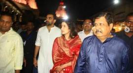 Zaheer Khan-Sagarika Ghatge at Mahalaxmi temple