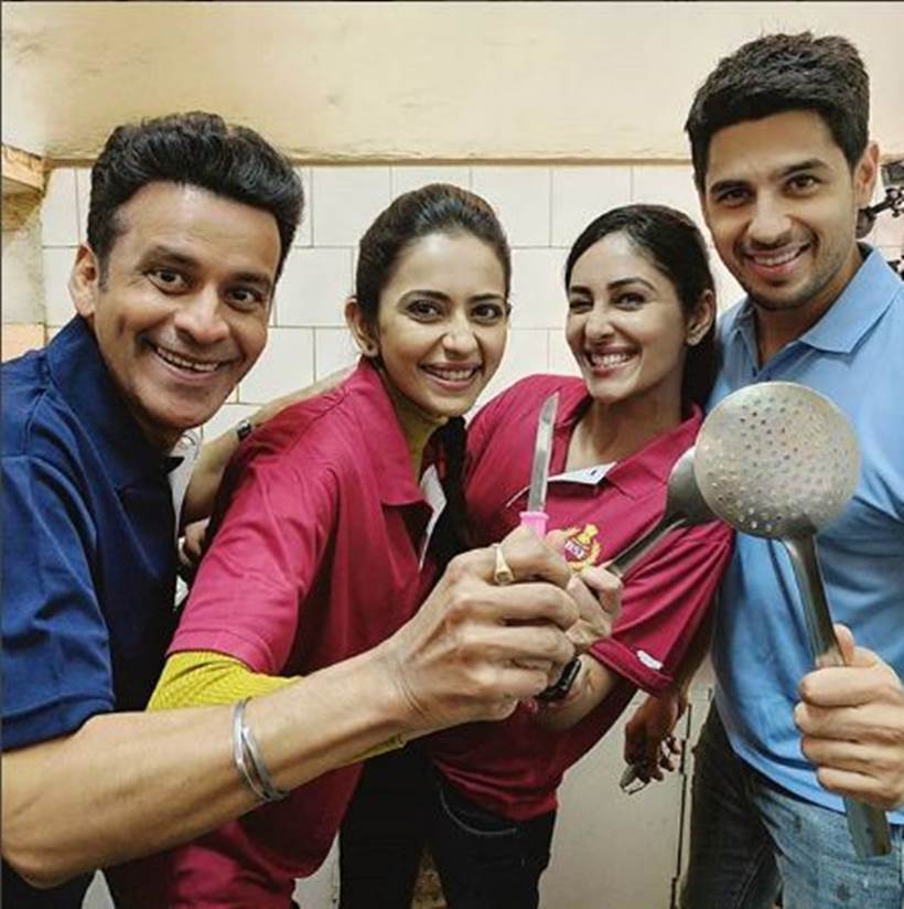 aiyaary team sidharth malhotra, manoj bajpayee, rakul preet at bsf camp in jaisalmer