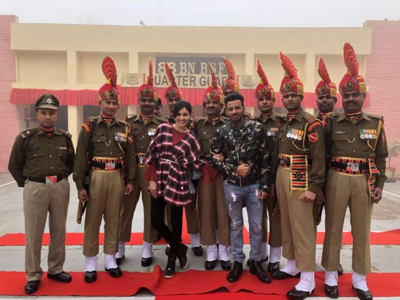 manoj bajpayee promotes aiyaary at wagha border
