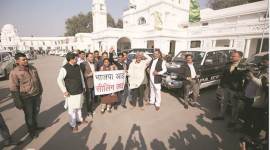 Delhi, delhi assembly, AAP in delhi assembly, sealing issue in assembly, sealing issue by AAP, arvind kejriwal, indian express, indian express news
