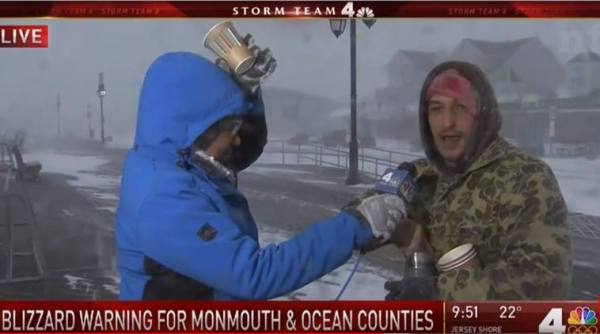 bomb cyclone, us bomb cyclone, news anchor coffee, Tracie Strahan, Tracie Strahan coffee, viral video, indian express