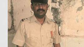 mahalaxmi race course, man arrested for posing as policeman, santosh mahadev sawant, mumbai crime, maharashtra news