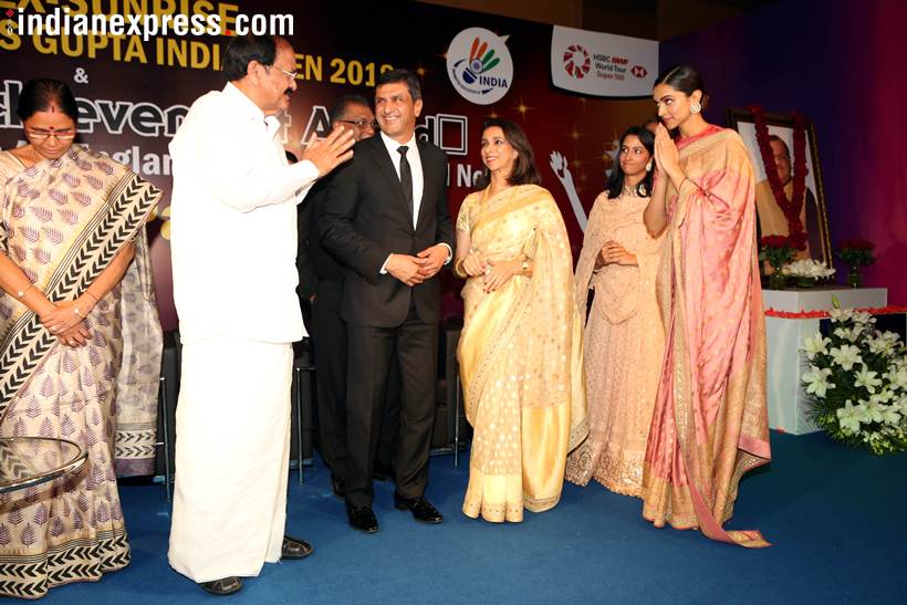deepika padukone with vice president venkaiah naidu