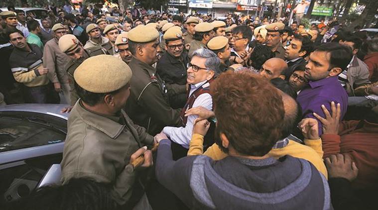 Defence Colony sealing drive, Defence Colony shops faces sealing, Defence Colony shops sealing, Defence Colony eateries sealing, South Delhi Municipal Corporation, SDMC, Delhi News, Latest Delhi News, Indian Express, Indian Express News