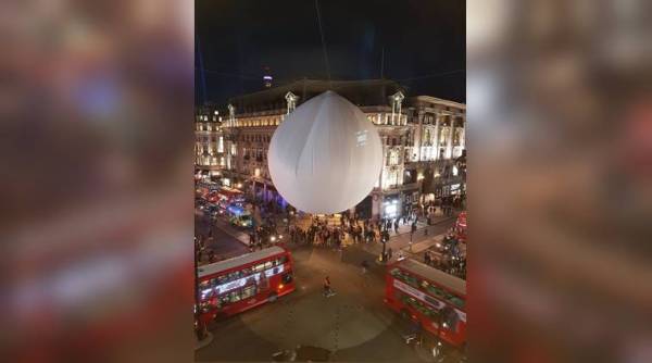 london standstill, giant ball london, Oxford Street, giant inflatable ball london, indian express, indian express news, social media viral