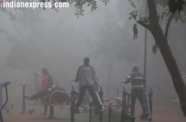 Delhi fog, Delhi worst fog, Delhi dense fog, Delhi weather, Delhi flights cancelled, Delhi news, India news, fog photos, New Year fog, Indian Express news