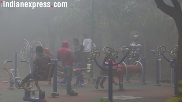 Delhi fog, Delhi worst fog, Delhi dense fog, Delhi weather, Delhi flights cancelled, Delhi news, India news, fog photos, New Year fog, Indian Express news