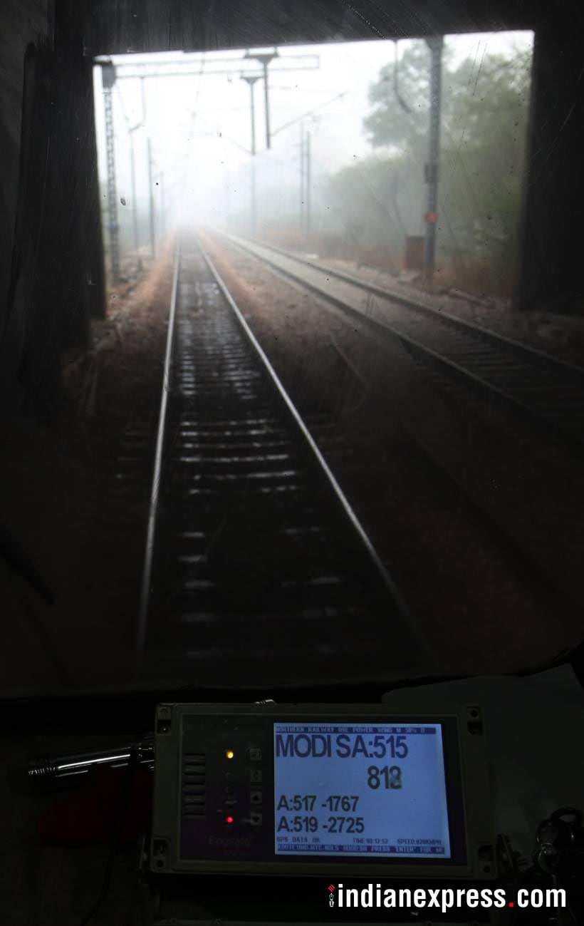 delhi fog, fog, fog safety device, indian railways, irctc, irctc.com, fog, train timings, train late fog, GPS technology, fog safety device photo, GPS fog, india news, indian express news