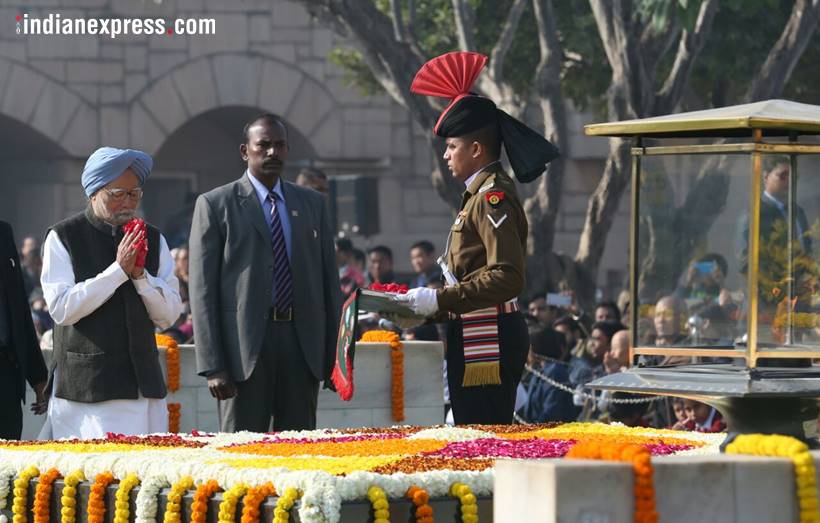mahatma gandhi, mahatma gandhi death anniversary, martyrs day, gandhi death anniversary photos, rajghat, Rajghat photos, narendra modi, Sonia gandhi, indian express