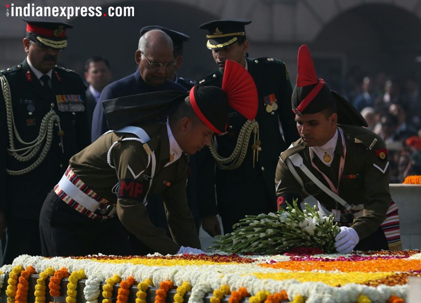 mahatma gandhi, mahatma gandhi death anniversary, martyrs day, gandhi death anniversary photos, rajghat, Rajghat photos, narendra modi, Sonia gandhi, indian express