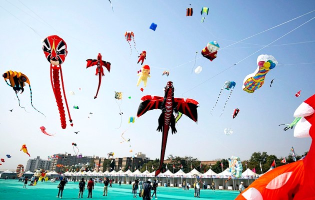 International Kite Festival 2018: Cool, colourful kites fill the skies ...