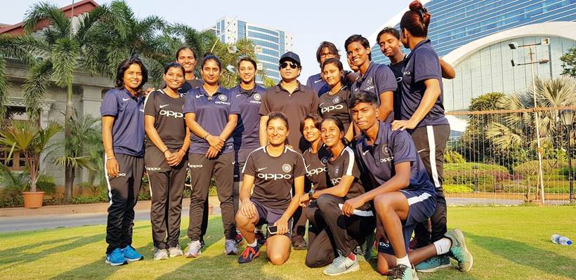 sachin tendulkar meets indian women cricket team