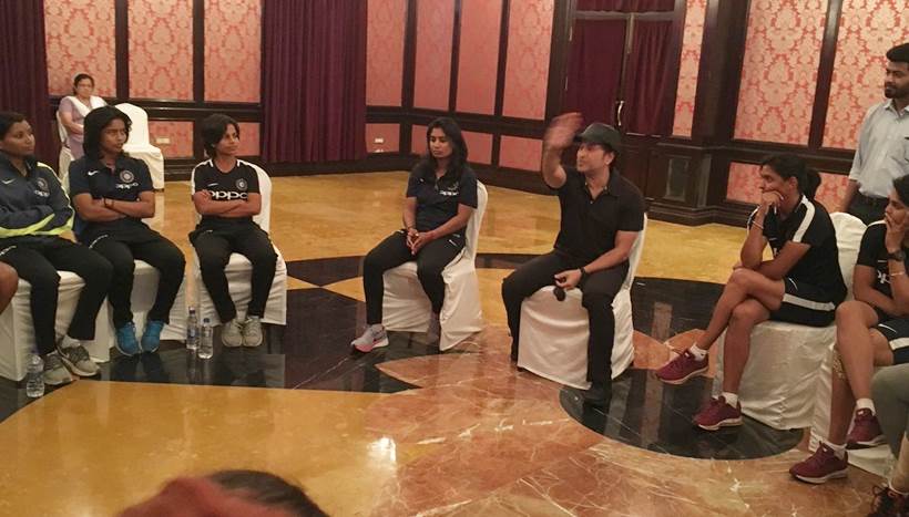 sachin tendulkar meets indian women cricket team