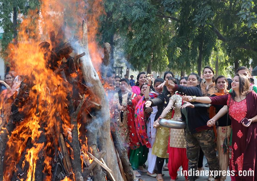 lohri, lohi photos, lohri images, lohri celebrations, lohri festival, lohri celebration photos, india lohri photos, lohri 2018, indian festivals, indian express