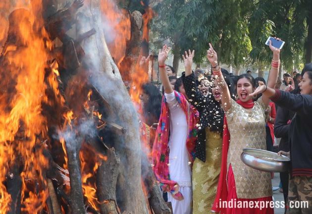 lohri, lohi photos, lohri images, lohri celebrations, lohri festival, lohri celebration photos, india lohri photos, lohri 2018, indian festivals, indian express