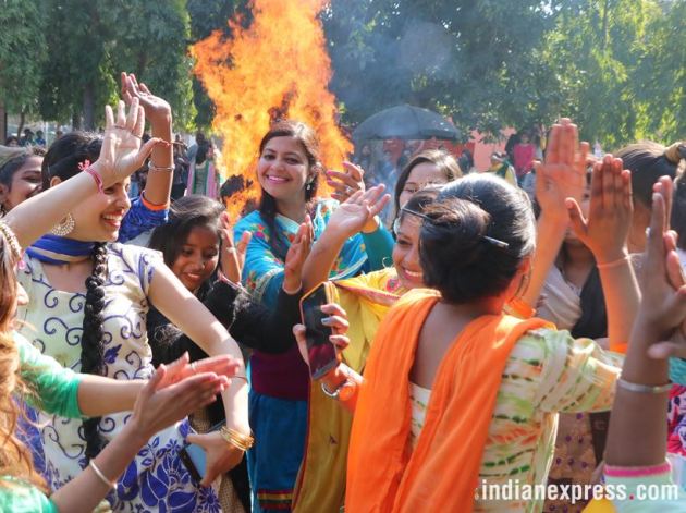lohri, lohi photos, lohri images, lohri celebrations, lohri festival, lohri celebration photos, india lohri photos, lohri 2018, indian festivals, indian express