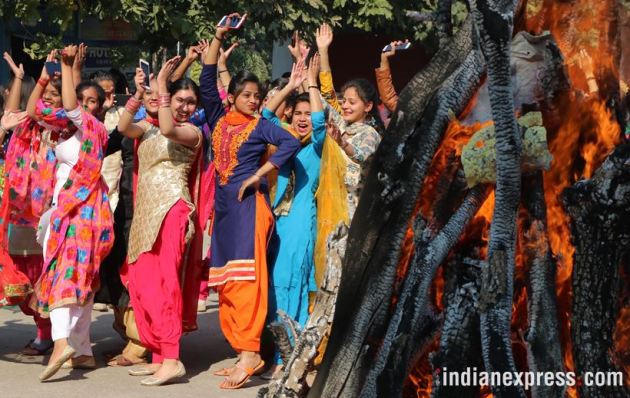 lohri, lohi photos, lohri images, lohri celebrations, lohri festival, lohri celebration photos, india lohri photos, lohri 2018, indian festivals, indian express
