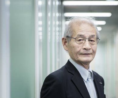 Lithium-ion batteries, autonomous vehicles, battery technology, electronic devices, Akira Yoshino, mobile phones, Toshiba, rechargeable energy, Sony, carbon batteries