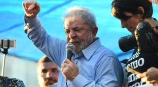 Former Brazilian president Lula surrenders in corruption case, says ‘they will never imprison our dreams’